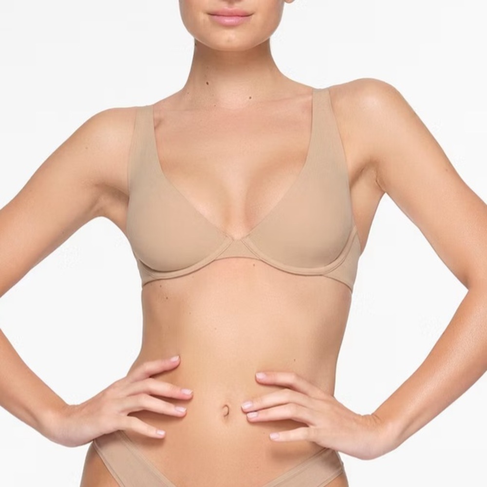 Skims Fits Everybody UNLINED APEX PLUNGE BRA in Clay